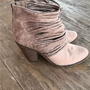 Fergalicous Tan Women's Ankle Boots 7